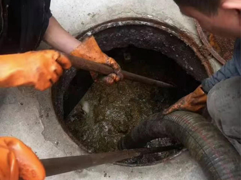 梁山清理化粪池时如何避免沼气的危害?